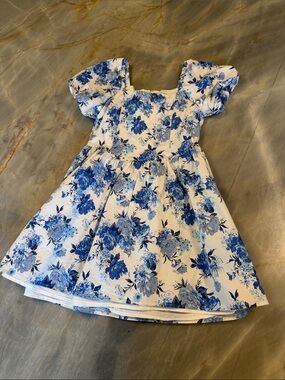 art class White and Blue Floral Puff-Sleeve Dress